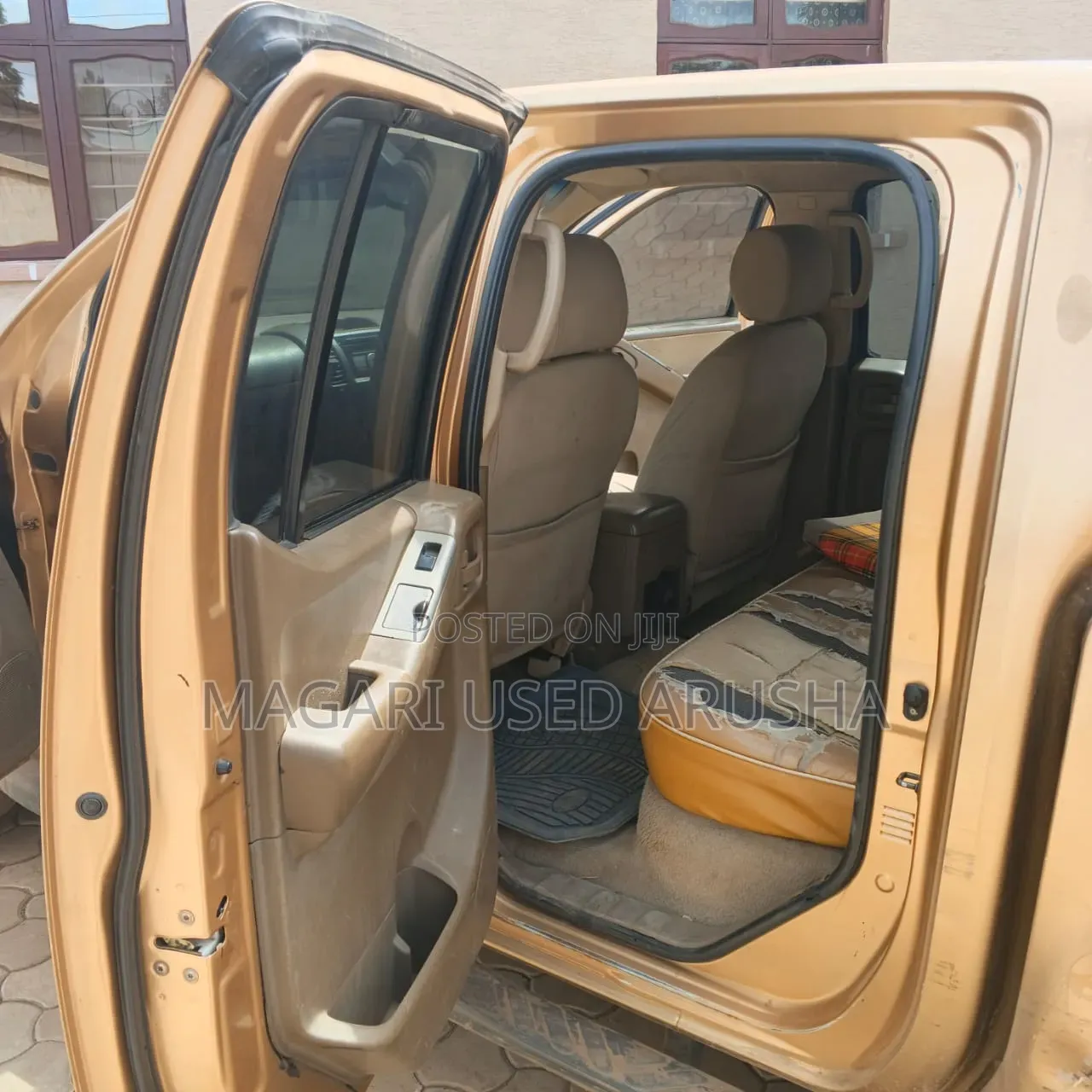 Nissan Navara 2010 Gold