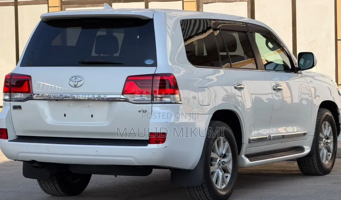 Toyota Land Cruiser 2017 White