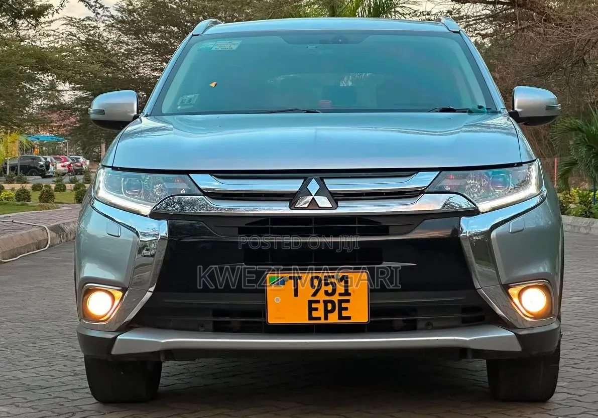 Mitsubishi Outlander 2015 Silver