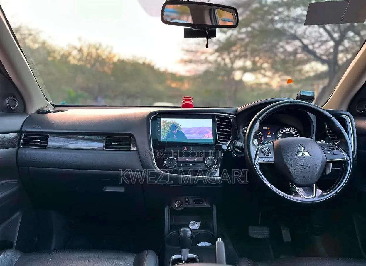 Mitsubishi Outlander 2015 Silver