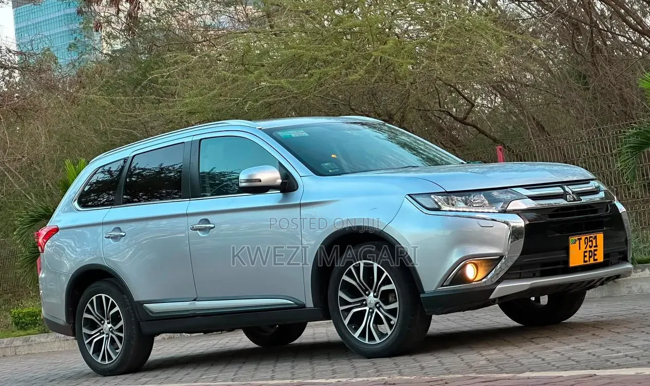 Mitsubishi Outlander 2015 Silver