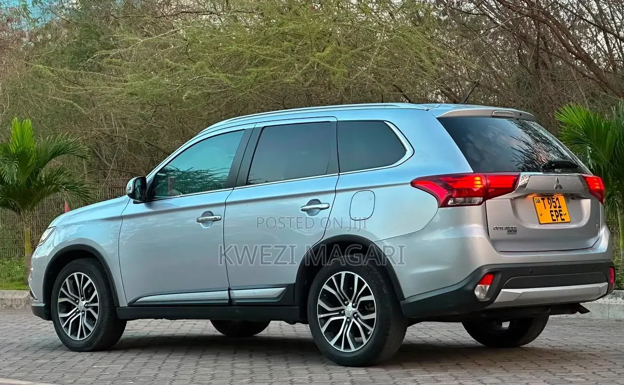 Mitsubishi Outlander 2015 Silver