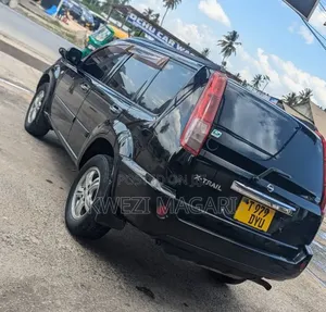 Nissan X-Trail 2004 Black