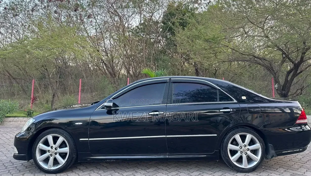 Toyota Crown Royale 2005 Black