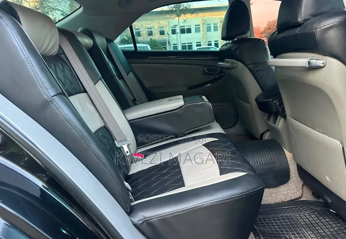 Toyota Crown Royale 2005 Black