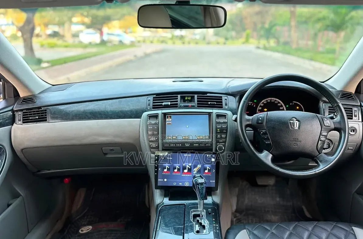 Toyota Crown Royale 2005 Black
