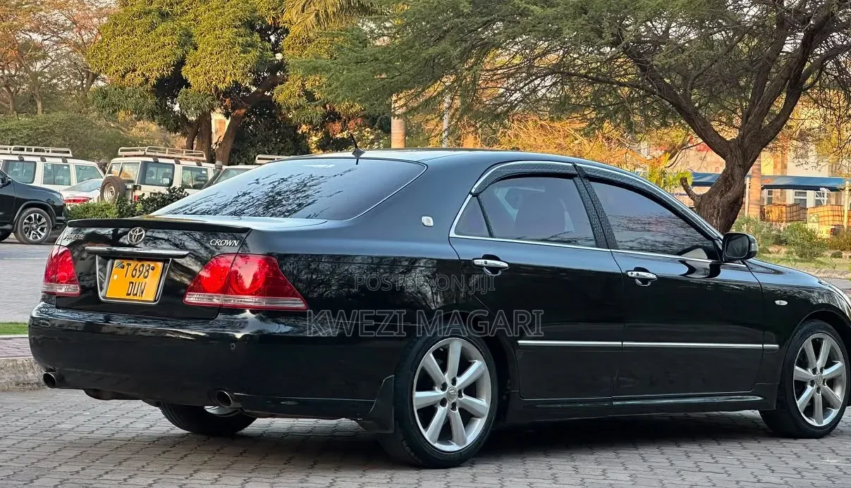 Toyota Crown Royale 2005 Black
