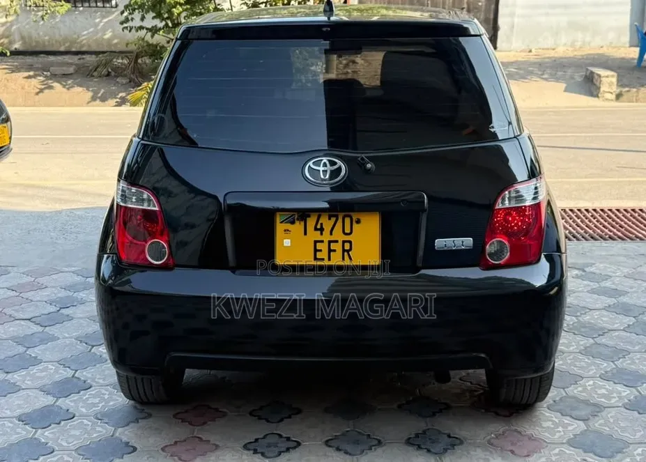 Toyota IST 2002 Black
