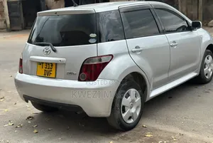 Toyota IST 2006 Silver