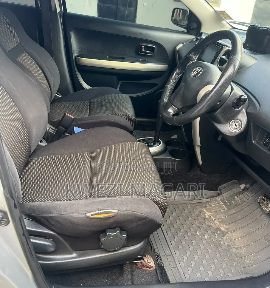 Toyota IST 2006 Silver