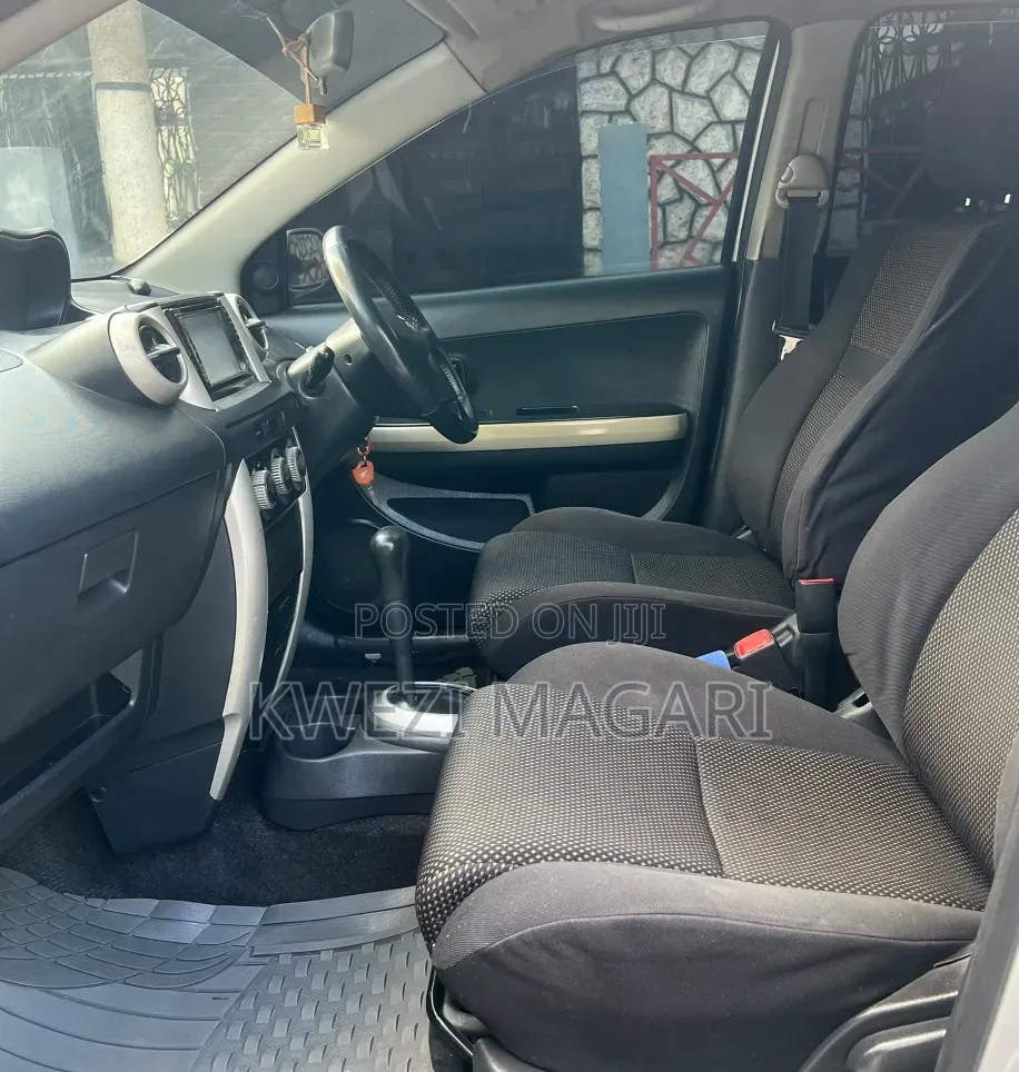 Toyota IST 2006 Silver