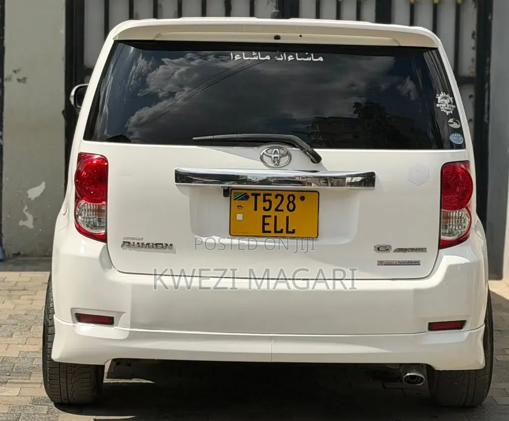 Toyota Corolla Rumion 2009 White