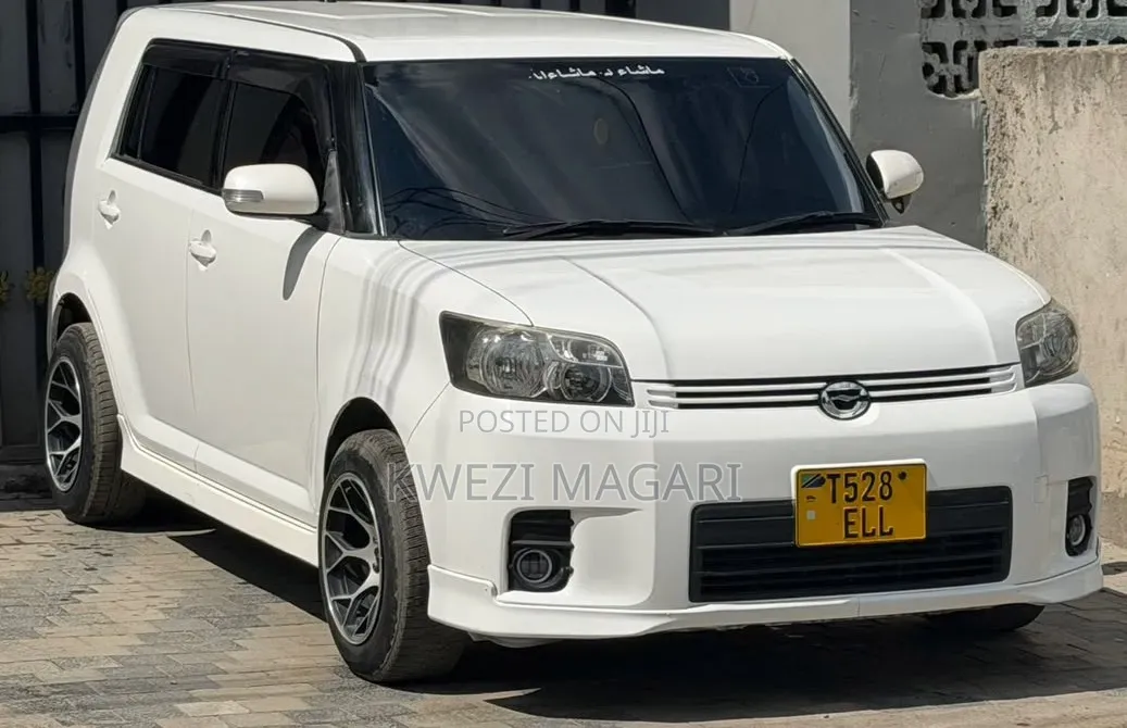 Toyota Corolla Rumion 2009 White