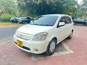 Toyota Raum 2003 White