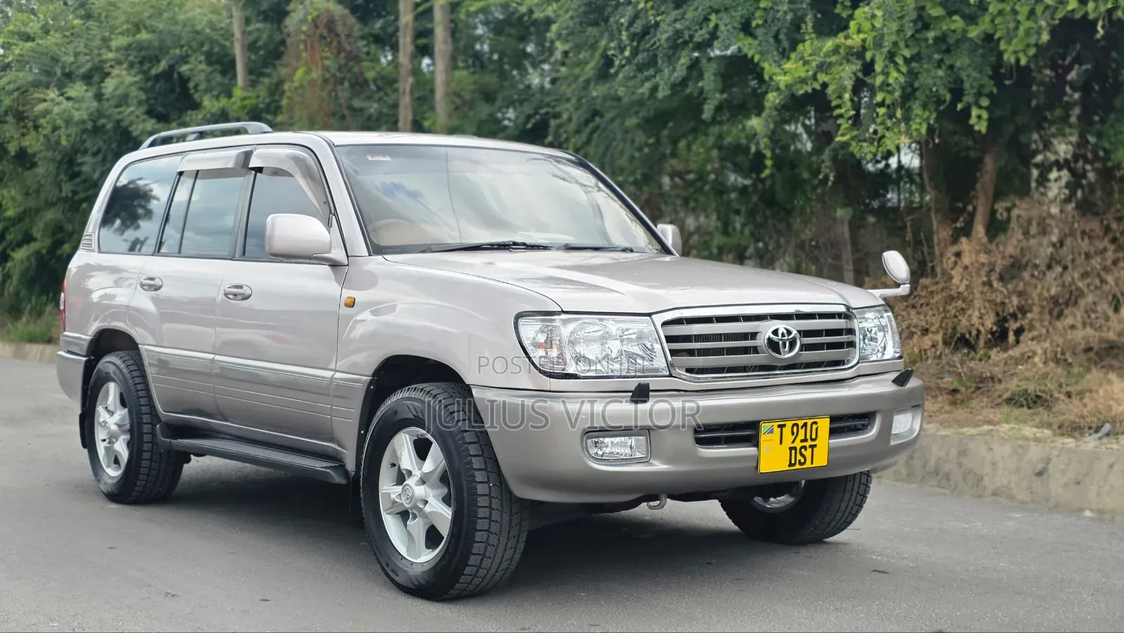 Toyota Land Cruiser 2000 Silver