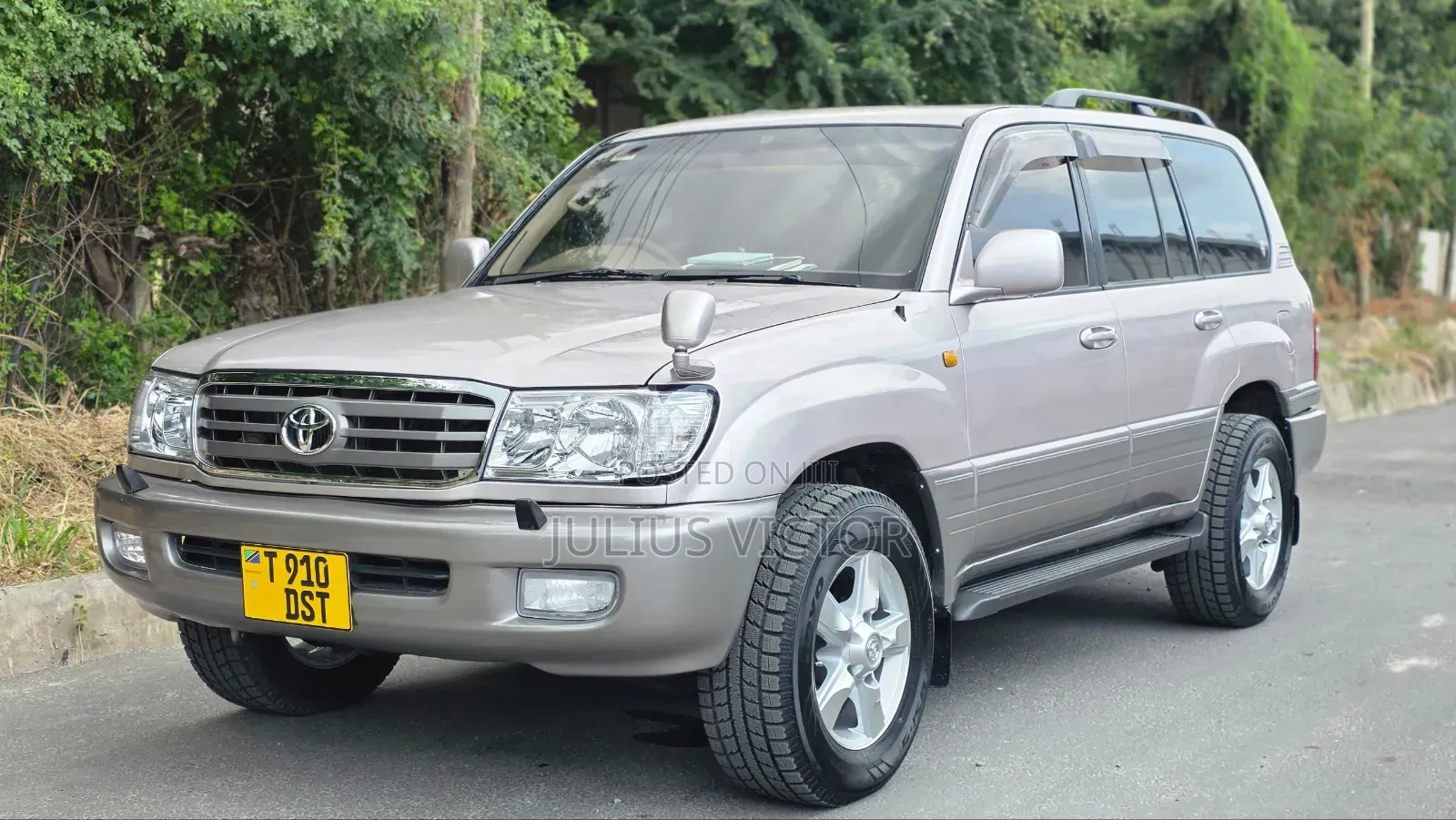 Toyota Land Cruiser 2000 Silver