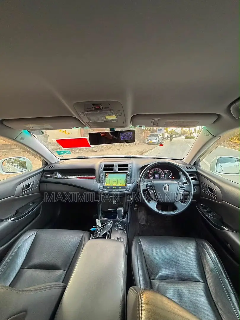 Toyota Crown 2009 White