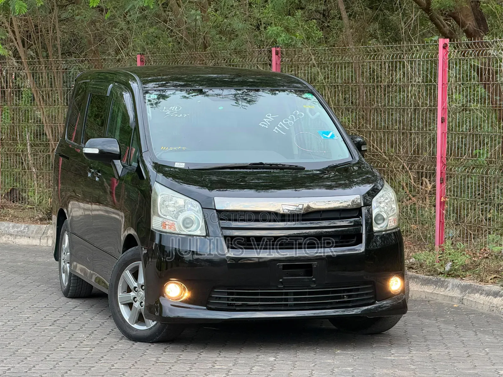 Toyota Noah 2009 Black