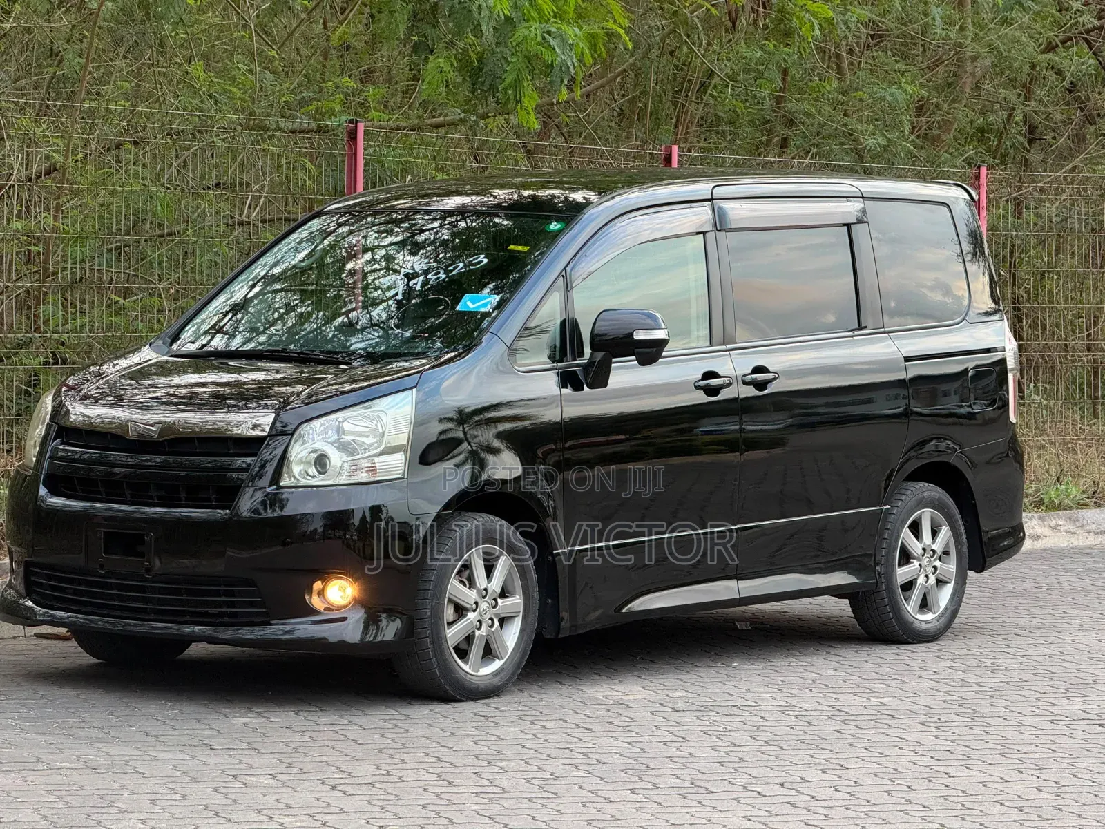 Toyota Noah 2009 Black