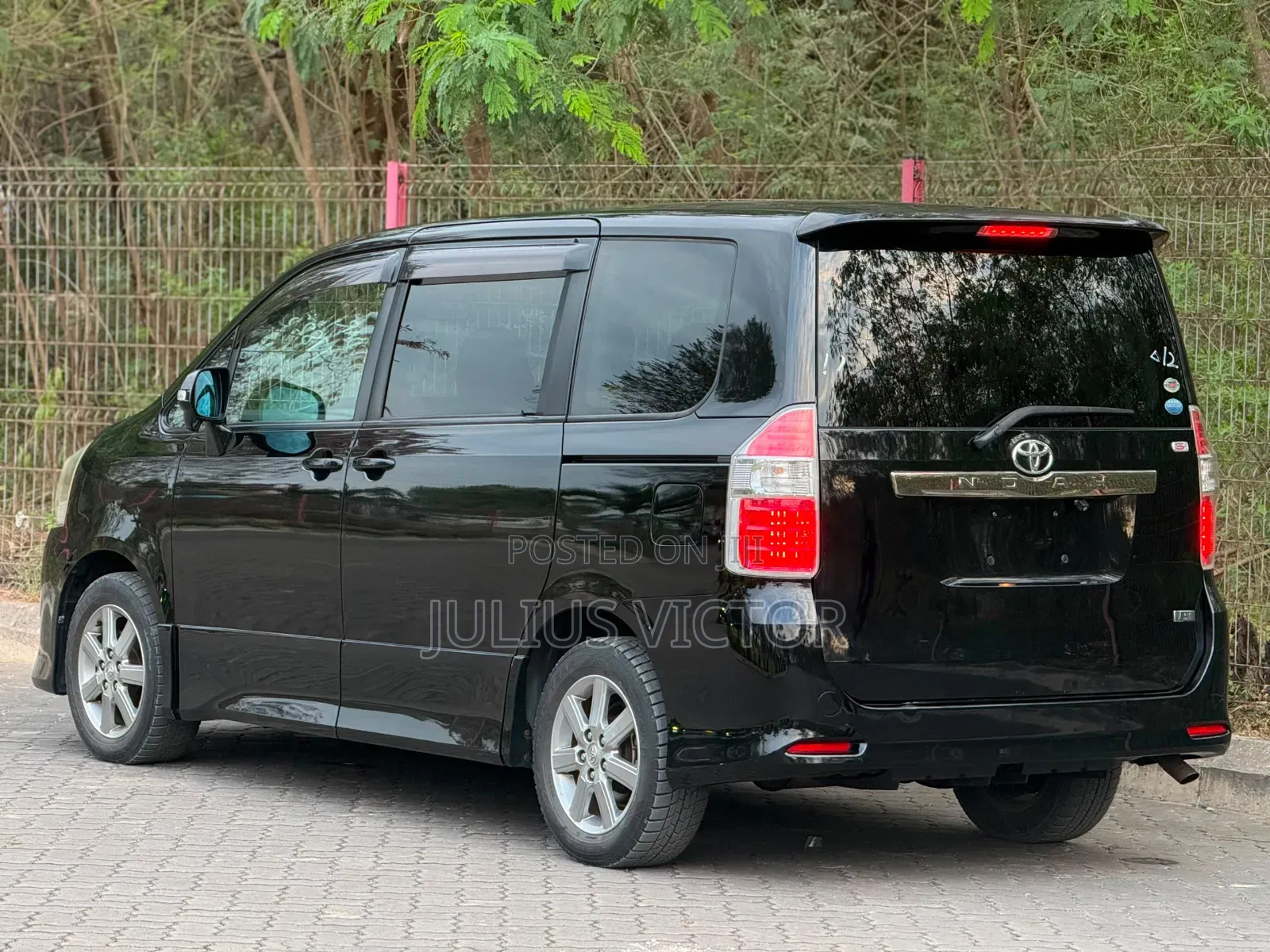 Toyota Noah 2009 Black