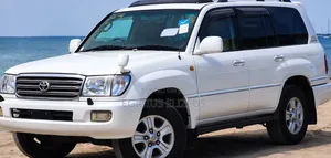 Toyota Land Cruiser 2004 White