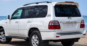 Toyota Land Cruiser 2004 White