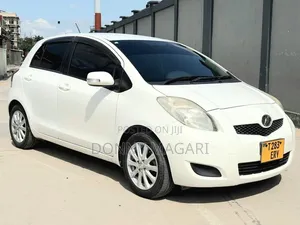 Toyota Vitz 2009 White