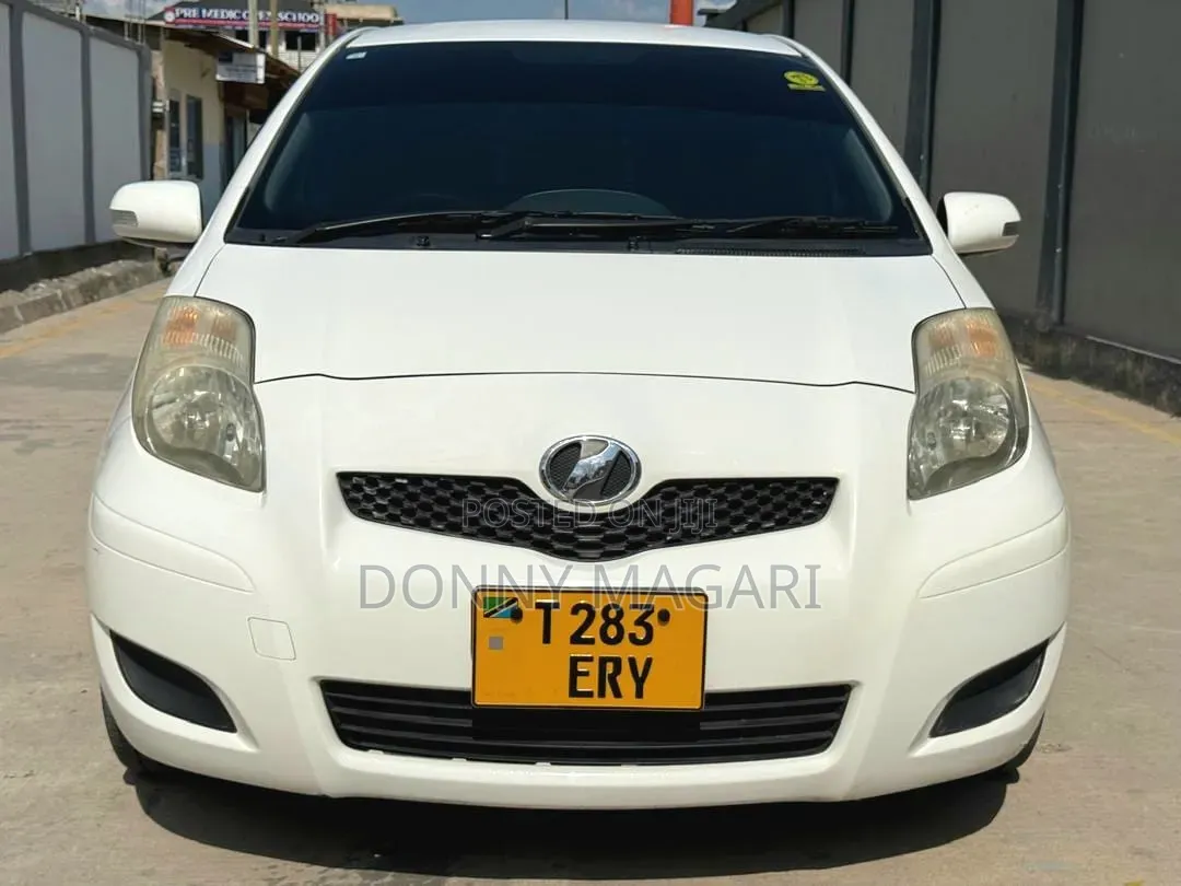 Toyota Vitz 2009 White