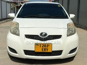 Toyota Vitz 2009 White