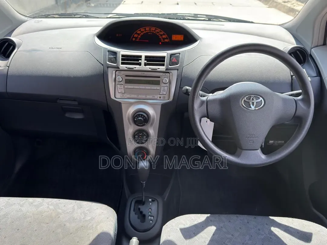 Toyota Vitz 2009 White