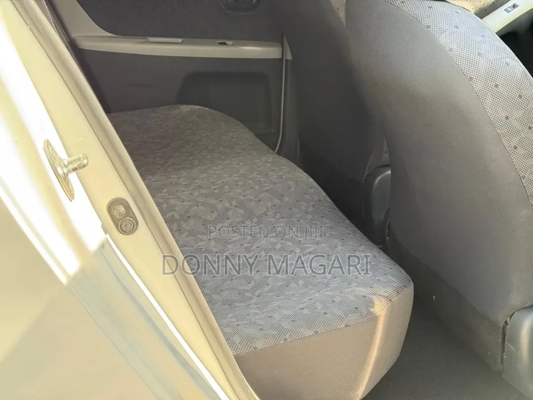 Toyota Vitz 2009 White