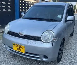 Toyota Sienta 2007 Silver