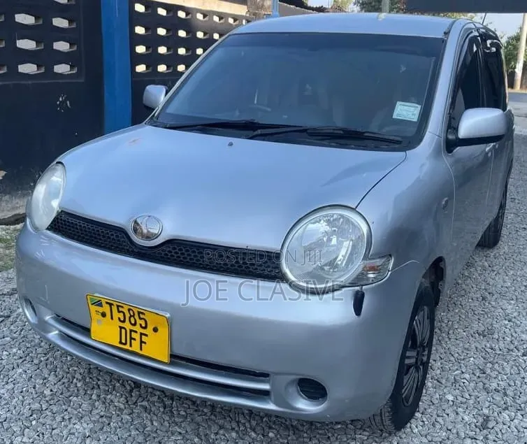 Toyota Sienta 2007 Silver