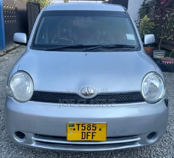 Toyota Sienta 2007 Silver
