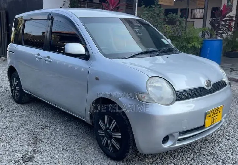Toyota Sienta 2007 Silver