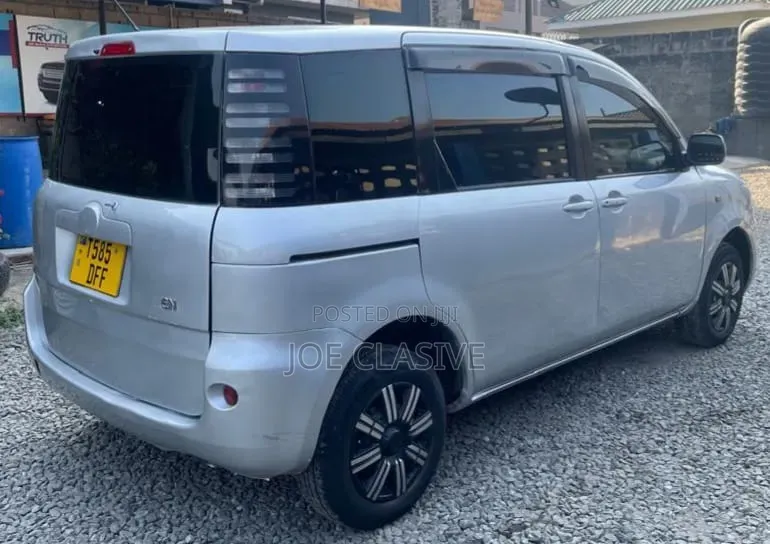 Toyota Sienta 2007 Silver