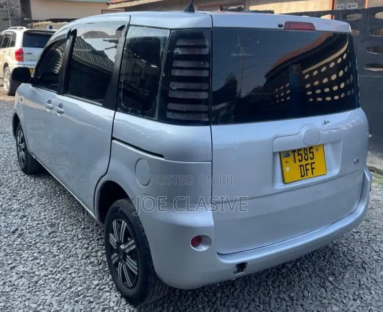 Toyota Sienta 2007 Silver