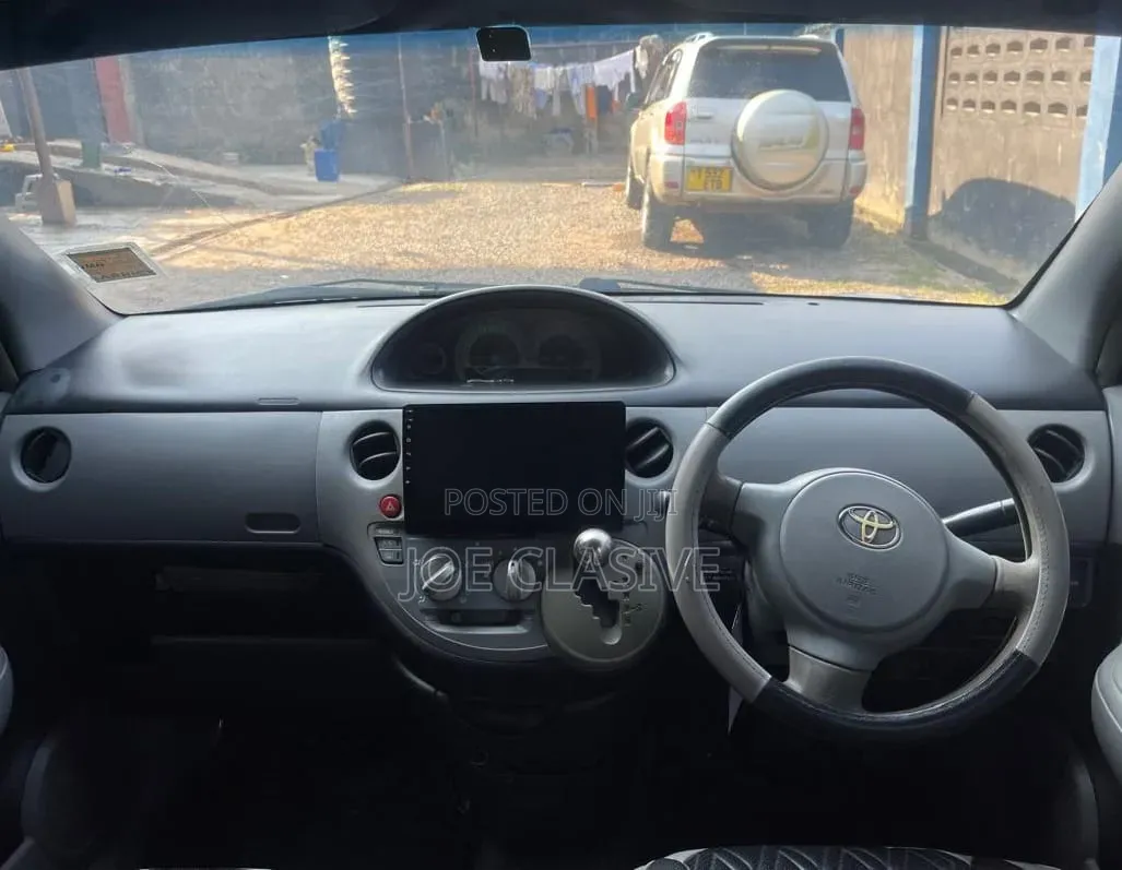 Toyota Sienta 2007 Silver