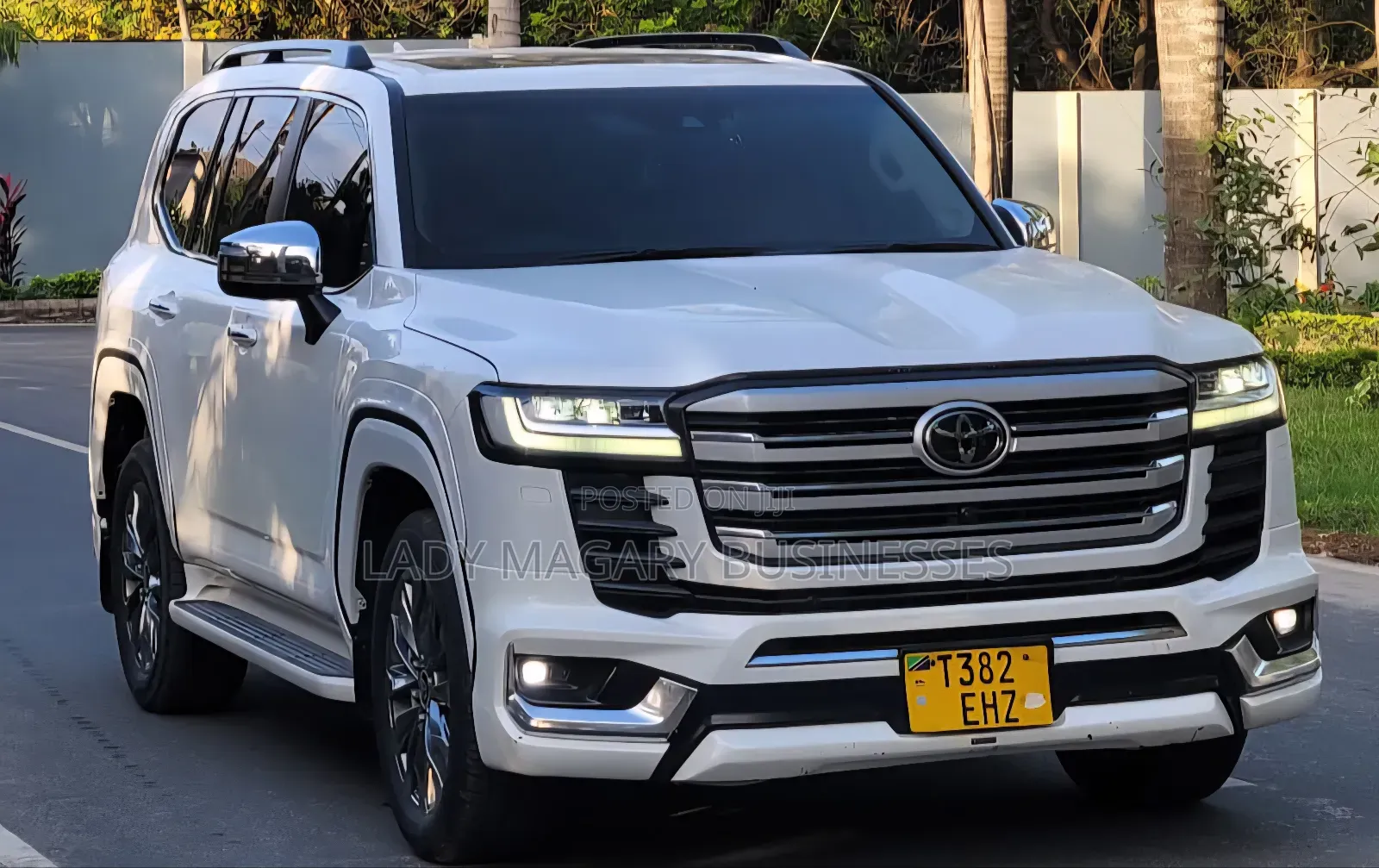 Toyota Land Cruiser LC300 2023 White