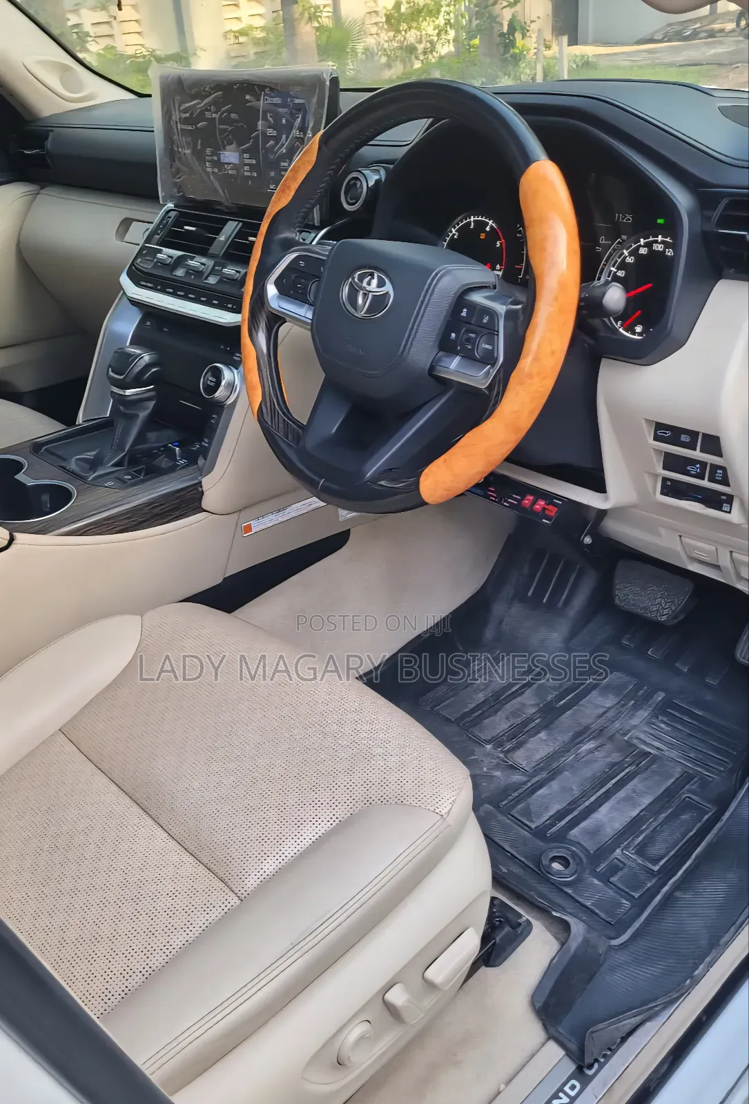 Toyota Land Cruiser LC300 2023 White