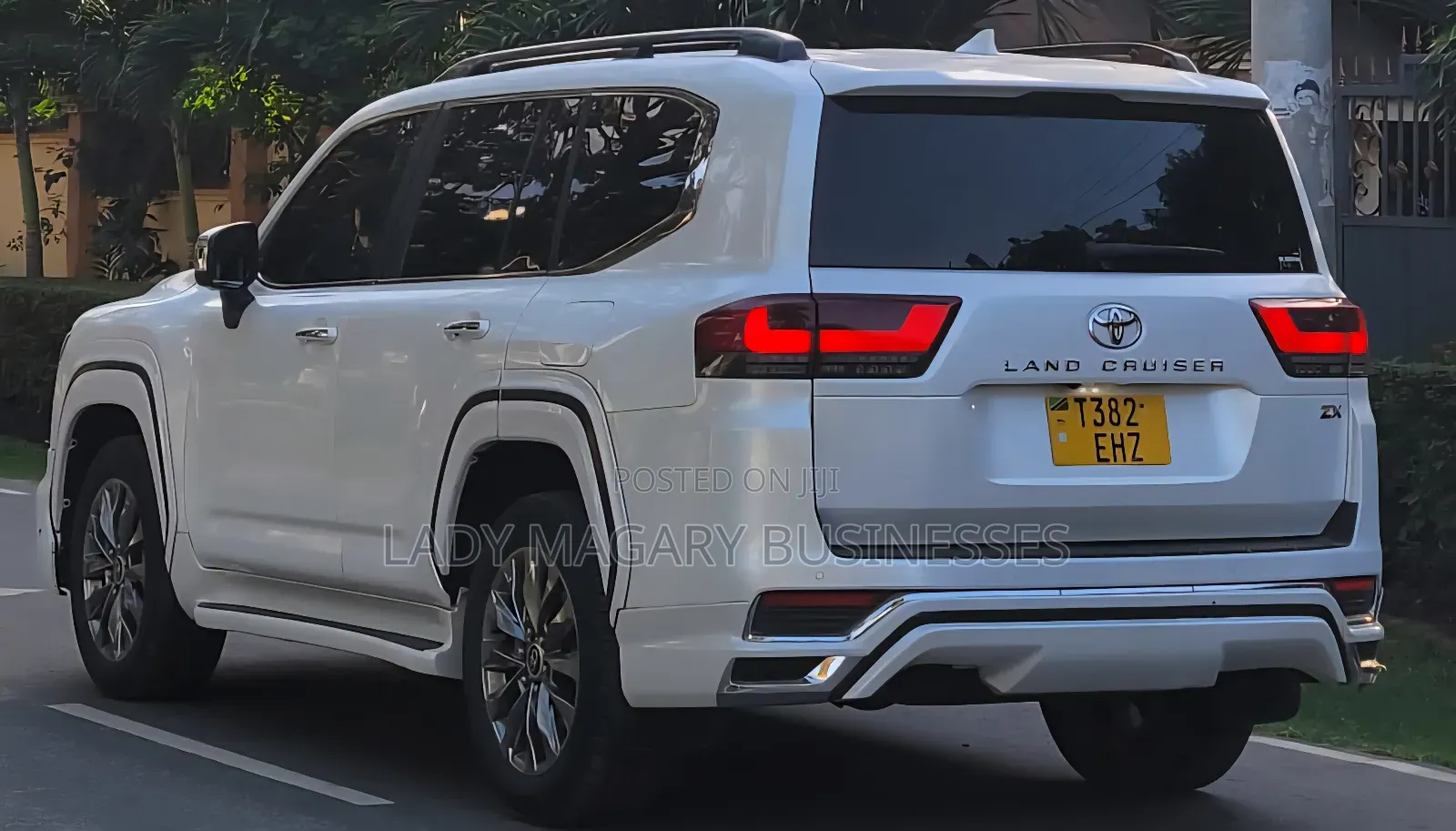 Toyota Land Cruiser LC300 2023 White