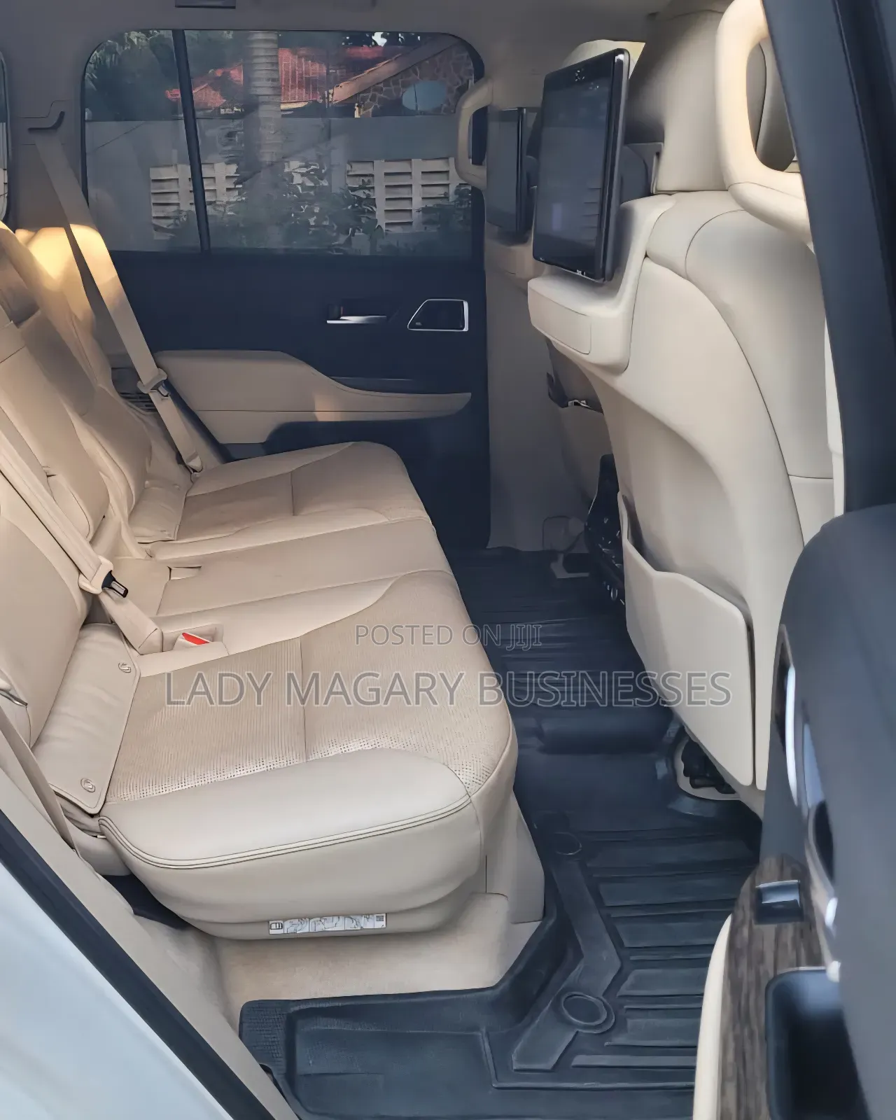 Toyota Land Cruiser LC300 2023 White