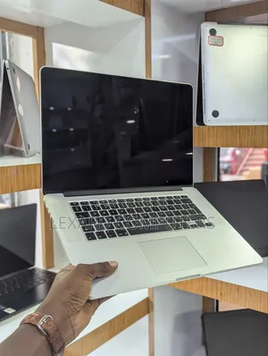 Laptop Apple MacBook Pro 2015 16GB Intel Core i7 SSD 512GB