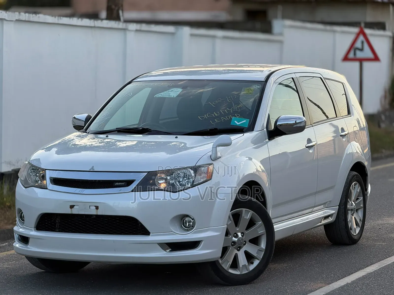 Mitsubishi Outlander 2010 White