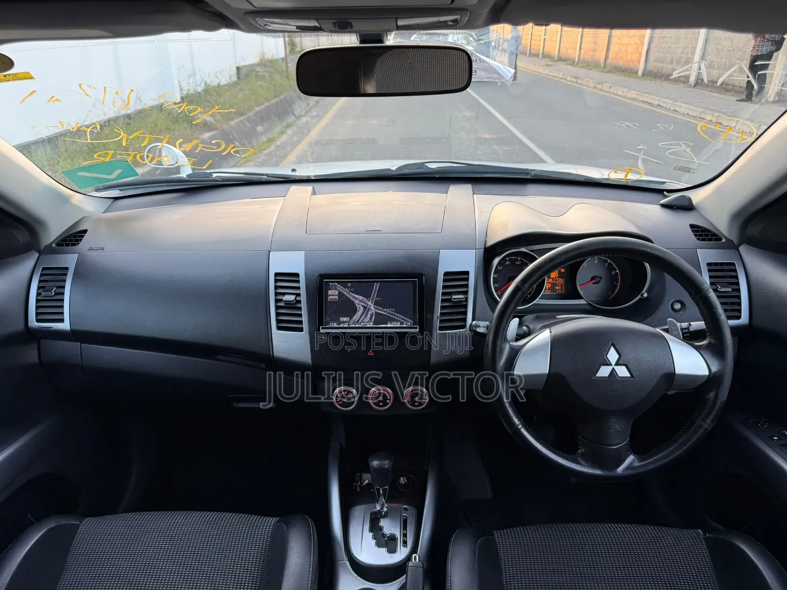 Mitsubishi Outlander 2010 White