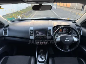 Mitsubishi Outlander 2010 White