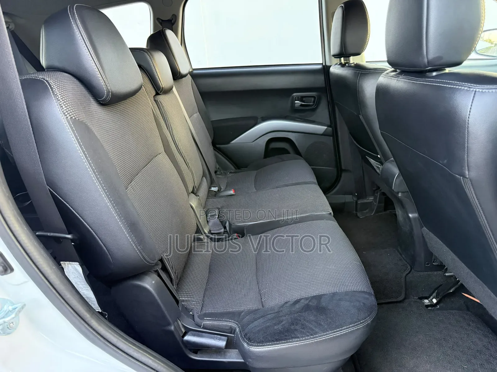 Mitsubishi Outlander 2010 White