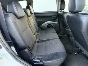 Mitsubishi Outlander 2010 White
