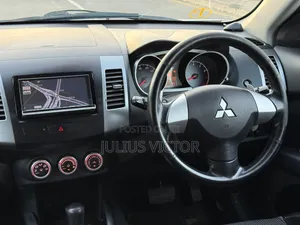 Mitsubishi Outlander 2010 White