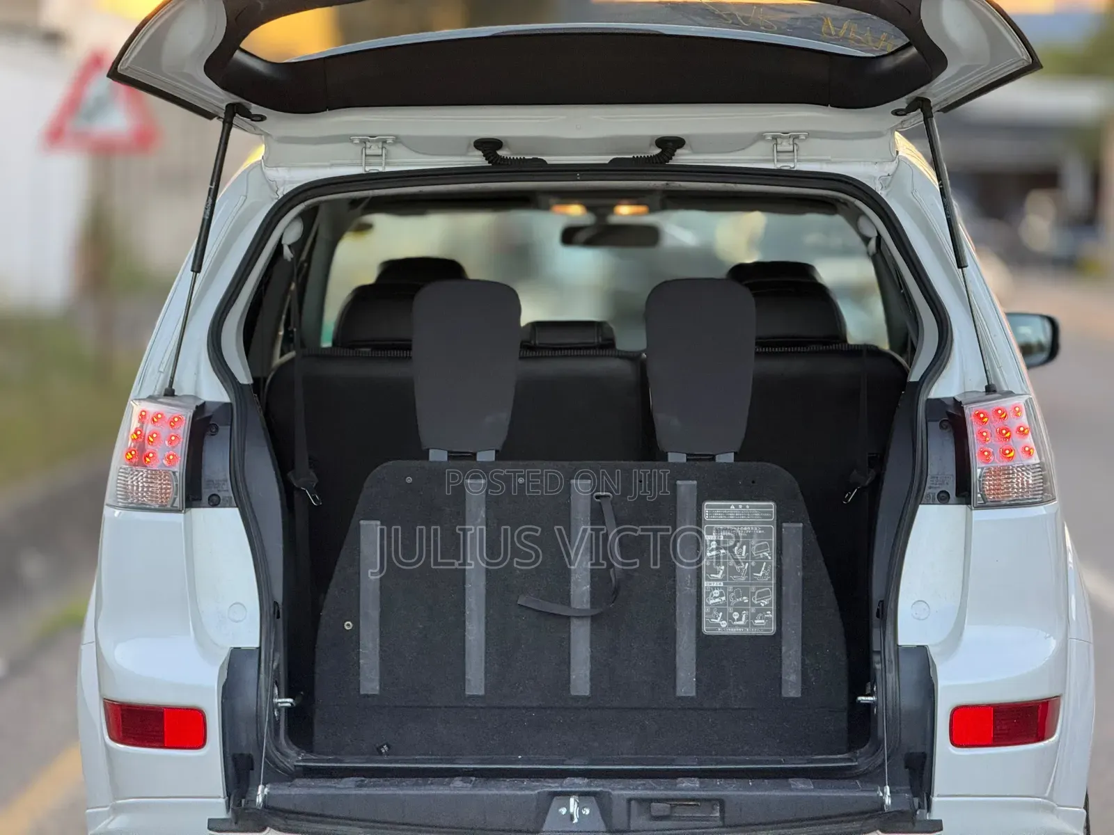 Mitsubishi Outlander 2010 White